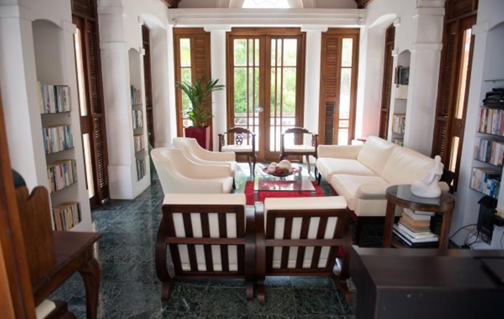 Being Villa Plymouth Bagian luar foto