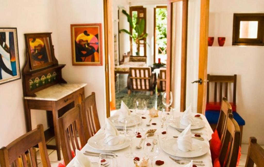 Being Villa Plymouth Bagian luar foto