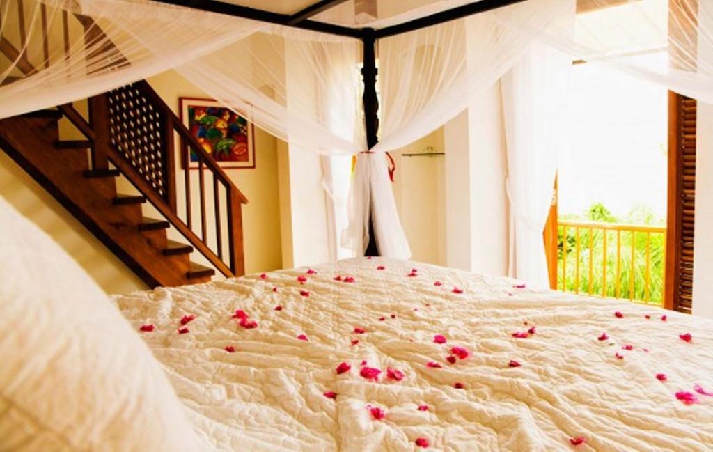 Being Villa Plymouth Bagian luar foto